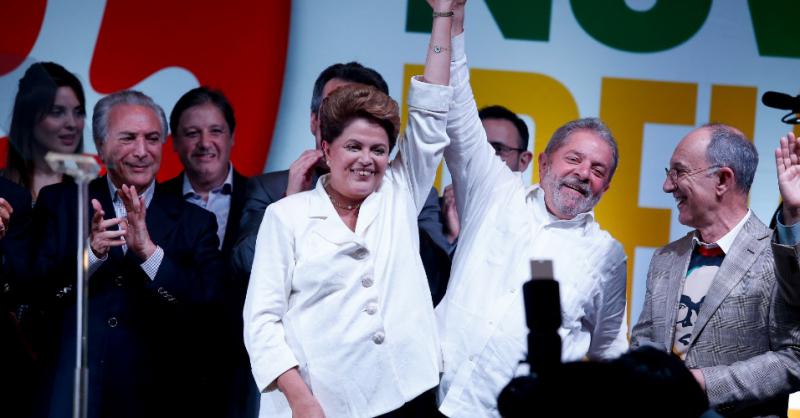 Dilma Roussef und Lula da Silva feiern einen knappen Wahlsieg