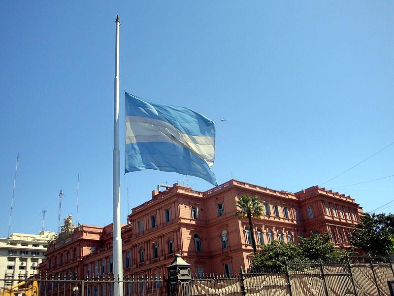 Flagge vor dem Regierungssitz Casa Rosada: Noch muss Argentiniens Kreditwürdigkeit nicht betrauert werden