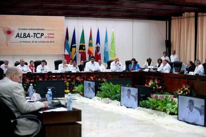 ALBA-Gipfel zu Ebola: Venezuelas Präsident Nicolás Maduro (Mitte) plädierte auch für ein baldiges Treffen der größeren Gemeinschaft der Lateinamerikanischen und Karibischen Staaten (CELAC)
