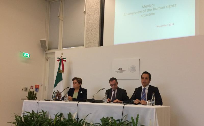 Auf dem Podium: Der Menschenrechtsbeauftragte des mexikanischen Außenministeriums, Juan Manuel Gómez-Robledo (Mitte)
