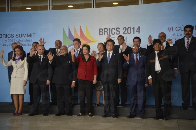 Die Präsidentinnen und Präsidenten der BRICS-Gruppe und der Unasur