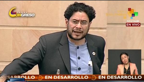 Der Senator für die Partei Polo Democrático, Ivan Cepeda, bei der Debatte im Kongress