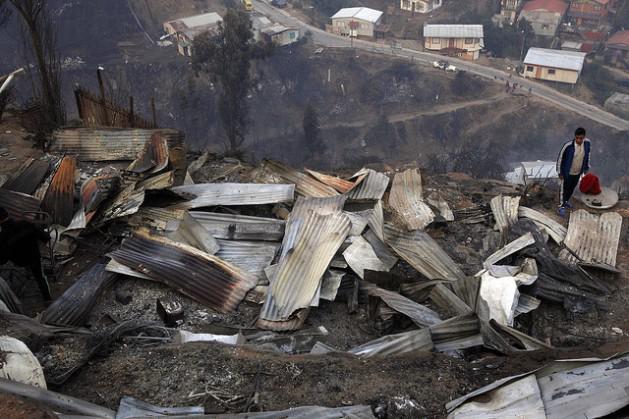 Zerstörungen durch das Feuer auf dem Hügel La Cruz