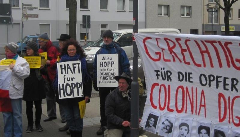 Protestaktion in Krefeld: "Haft für Hopp"