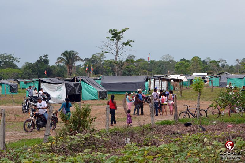 Camp der Landbesetzer auf dem Grundstück in Fortul, das für den Bau einer Militärkaserne gedacht war