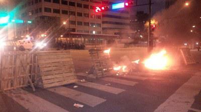 Brennende Barrikaden in Caracas.