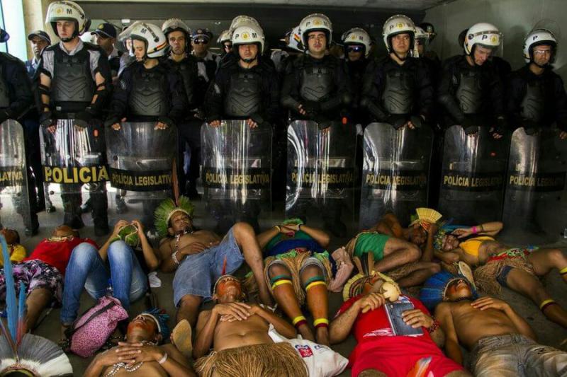 Protest vor dem Parlament in Brasília gegen die Verfassungsänderung