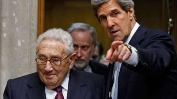 Noch immer als "Berater" der US-Politik geschätzt: Henry Kissinger, hier mit Außenminister John Kerry im September 2013