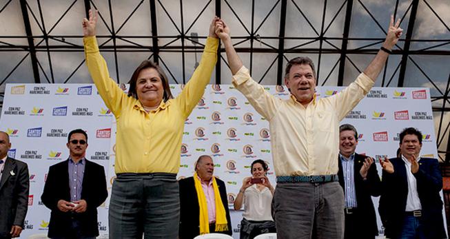 Präsident Juan Manuel Santos bei einem gemeinsamen Wahlkampfauftritt mit Clara Lopéz, der Vorsitzenden des linken Parteienbündnis PDA