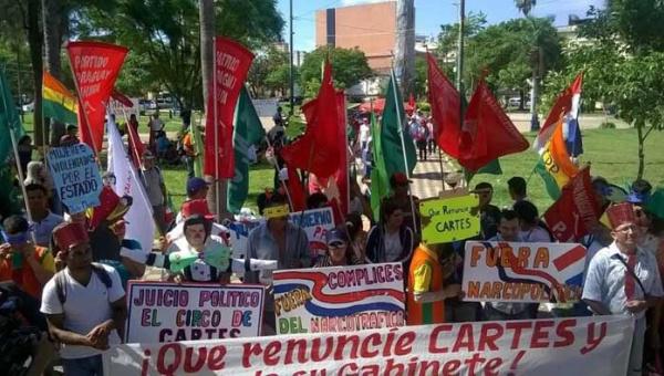 Mehrere tausend Menschen haben gegen die Politik des Präsidenten Horacio Cartes demonstriert