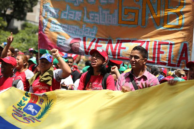Demonstrierende bekunden Solidarität mit der Bolivarischen Nationalgarde