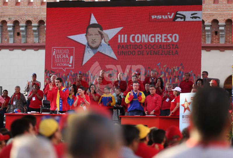 Podium beim Parteitag mit Präsident Maduro und anderen Spitzenpolitikern der PSUV