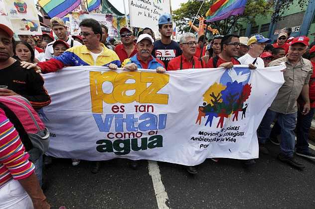 Regierungsanhänger bei der Demonstration am Samstag in Caracas: "Frieden ist so lebensnotwendig wie Wasser"