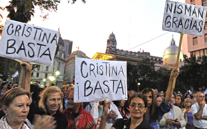Opposition nutzt den Tod von Staatsanwalt Alberto Nisman für Rücktrittsforderungen an Präsidentin Kirchner