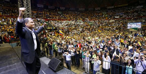 Präsident Correa erhält massive Unterstützung von gewerkschaftlichen und sozialen Organisationen