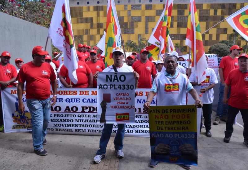 Nein zur Vorlage 4330: Demonstranten bei einem Protest in der Hauptstadt Brasília (2013)