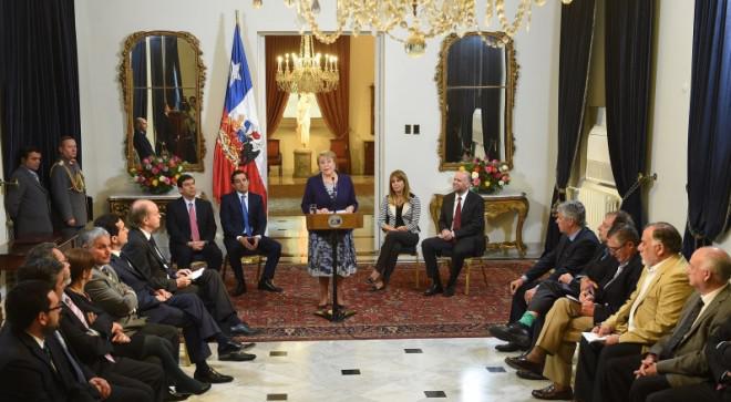 Präsidentin Bachelet bei der feierlichen Verabschiedung des neuen Wahlgesetzes
