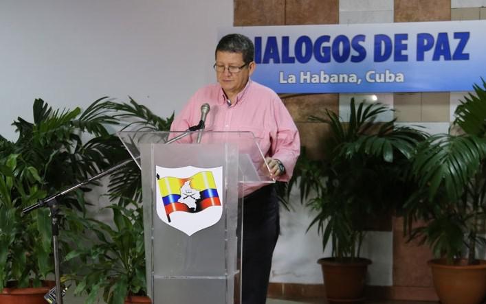 Farc-Kommandant Pablo Catatumbo verliest das Kommuniqué zum Paramilitarismus