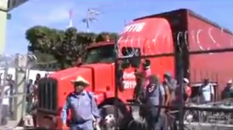 Sie verschafften sich mithilfe eines Coca Cola-Trucks Zugang zum Gelände des 27. Infanteriebataillons