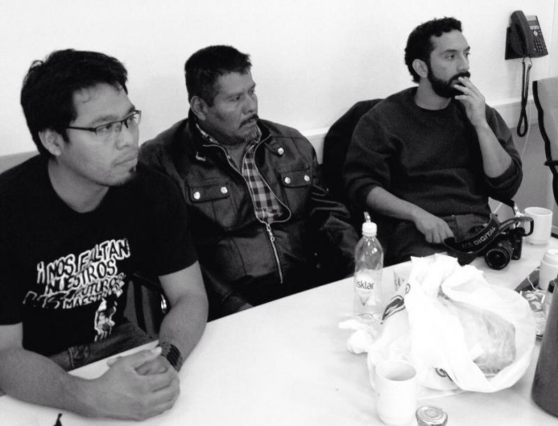 Die Delegation aus Ayotzinapa in Oslo, Norwegen. Von links nach rechts: Omar García von der Lehrerfachschule Raúl Isidro Burgos, der Vater Eleucadio Ortega und der Anwalt Román Hernández Rivas