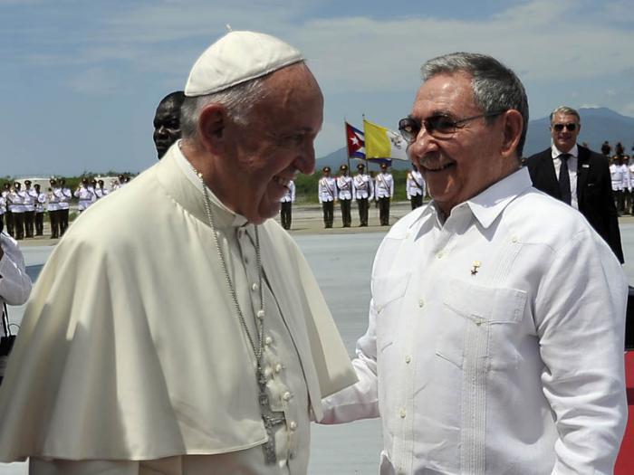 Raúl Castro verabschiedet Franziskus