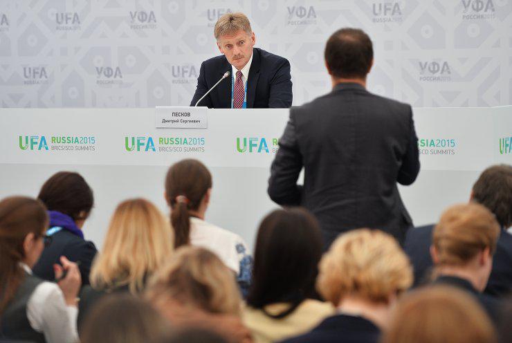 Kreml-Sprecher Dmitri Peskow bei einer Pressekonferenz in Ufa