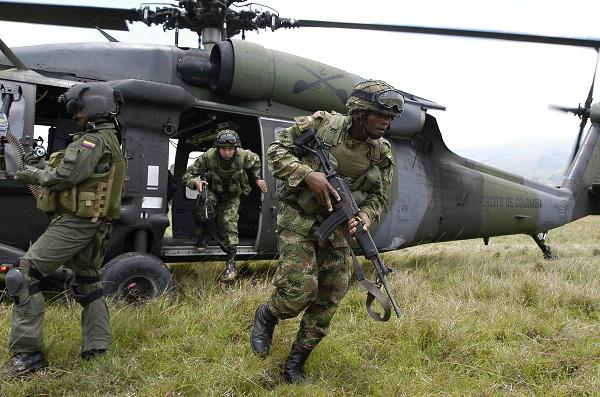 Auf Befehl von Präsident Santos führen die Streitkräfte ständig Offensiven gegen die Farc-Guerilla durch