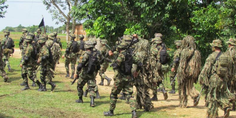 Soldaten führen "eine beispiellose Offensive" gegen die FARC in der Region Cauca durch, so die Bewegung Marcha Patriótica