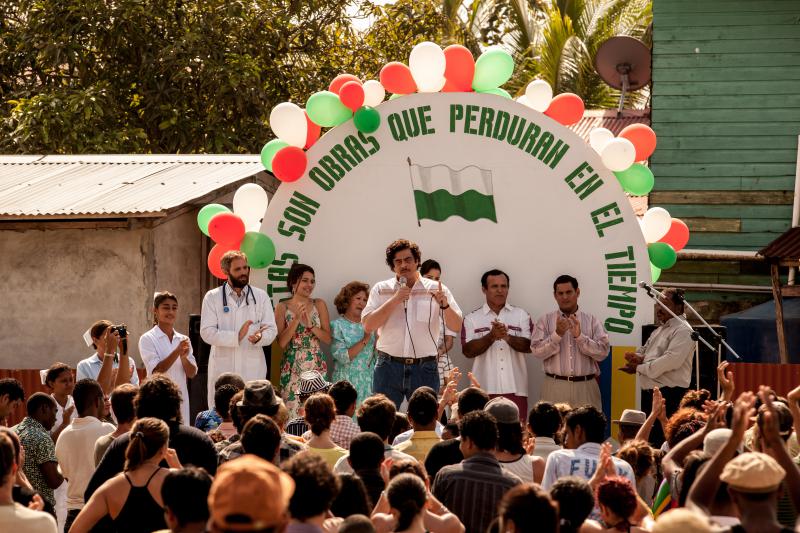 Escobar eröffnet eine Klinik, die mit seinen Mitteln renoviert wurde