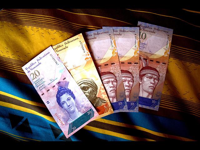 Zwischen Erdölökonomie und "Wirtschaftskrieg": der  venezolanische Bolívar