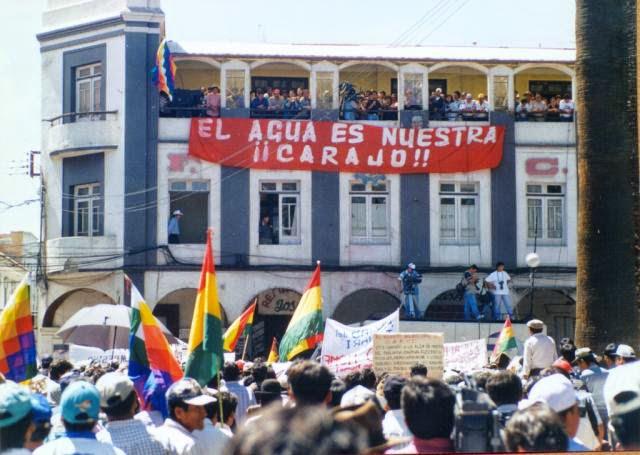 Aufstand gegen Wasserprivatisierung in Cochabamba, Bolivien, im Jahr 2000