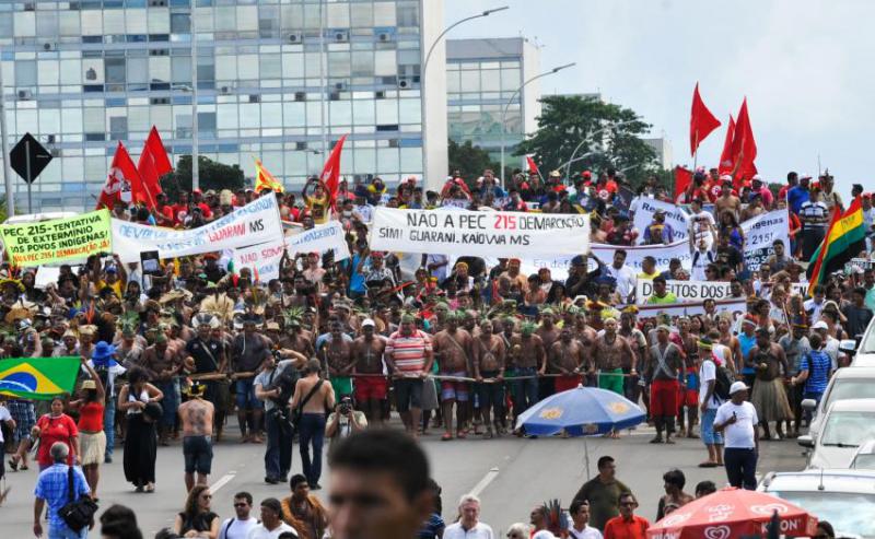 Indigene demonstrierten mehrere Wochen in Brasília für ihr Recht auf Land