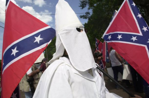 Die Flagge der Konföderierten Staaten von Amerika ist zum Symbol des Ku-Kux-Klans geworden. Roof benutzte sie für seine Fotos