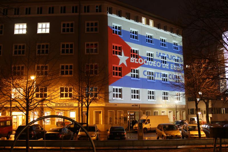 Lichtmanifestation der Kuba-Solidaritätsgruppen am 17. Dezember 2015 in Berlin, Karl-Liebknecht-Haus