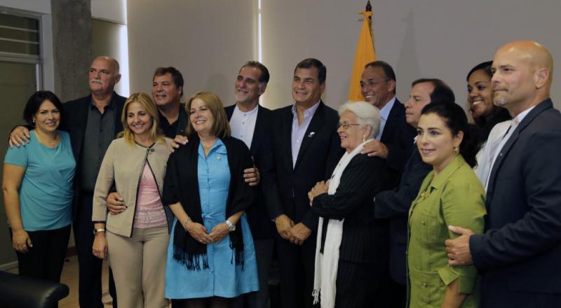 Die kubanische Delegation bei Ecuadors Präsident Correa