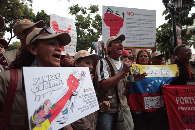 Demonstration vor dem Parlament in Caracas gegen die US-Politik gegenüber Venezuela