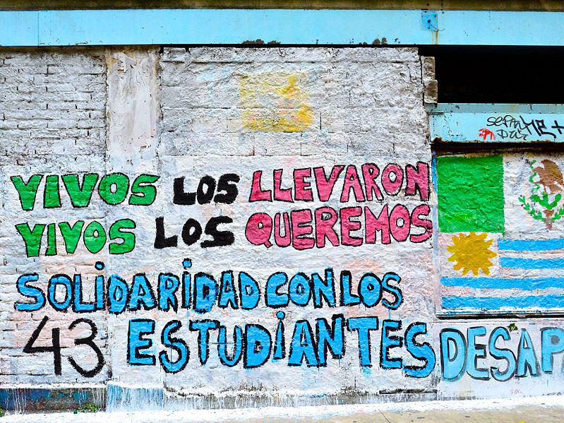Politisches Graffiti: Die Studierenden aus Ayotzinapa werden immer wieder Ziel von Polizeirepression