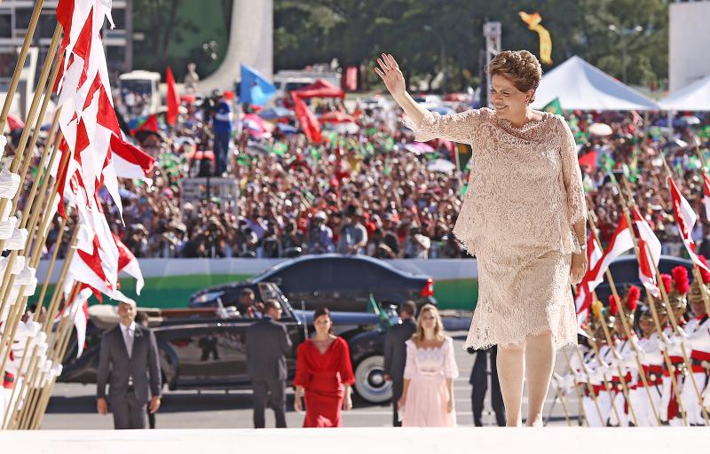 Auf dem Weg zum Amtseid: Brasiliens Präsidentin Dilma Rousseff während der Zeremonie