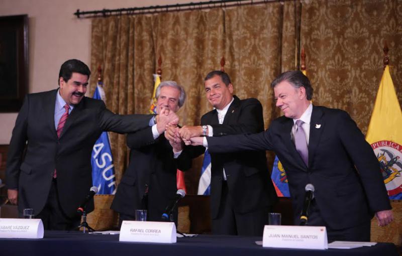 Gespräche in Quito wegen der Spannungen an der Grenze zwischen Venezuela und Kolumbien: v.l.n.r. Nicolás Maduro, Tabaré Vázquez, Rafael Correa und Juan Manuel Santos