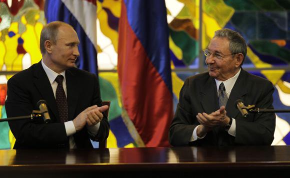 Zum Auftakt seiner Lateinamerika-Reise im Juli 2014 traf Putin in Kuba mit Präsident Raúl Castro zusammen