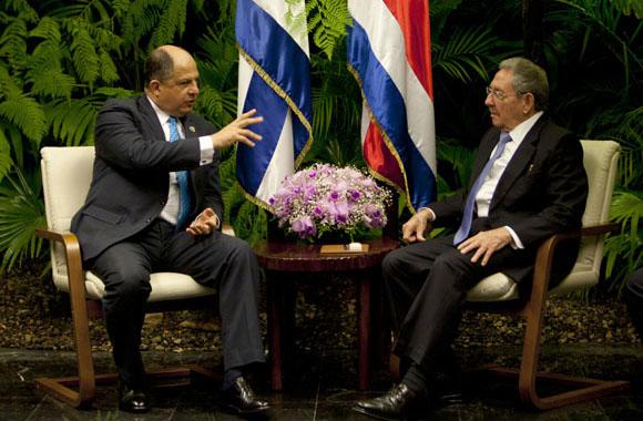 Die Präsidenten von Costa Rica und Kuba,  Luis Guillermo Solís und Raúl Castro
