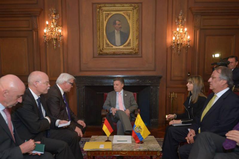 Treffen von Steinmeier, Santos und Diplomaten beider Seiten