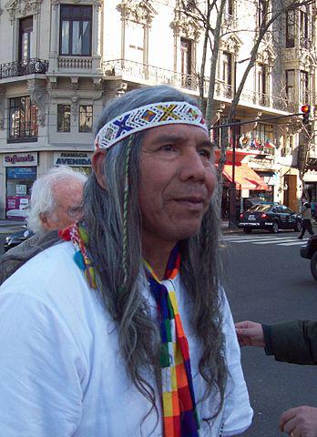 Der Kazike Félix Diaz protestiert für die Achtung der indigenen Rechte