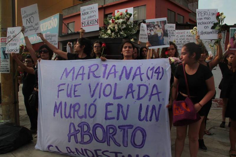 Proteste nach dem Tod einer 14-Jährigen, die infolge einer Vergewaltigung schwanger wurde und durch eine illegale Abtreibung verstarb.