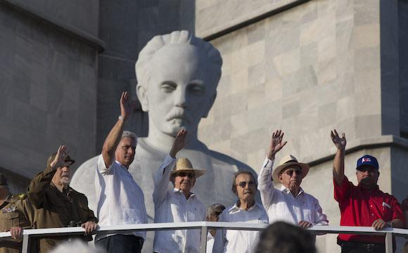 Raúl Castro und Regierungsfunktionäre am 1. Mai in Havanna, Kuba