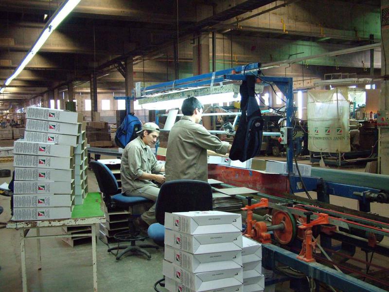 Arbeiter in der selbstverwalteten argentinischen Keramikfabrik FaSinPat