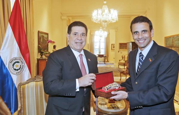 In Paraguay: Horacio Cartes und Henrique Capriles bei Gesprächen über Venezuela