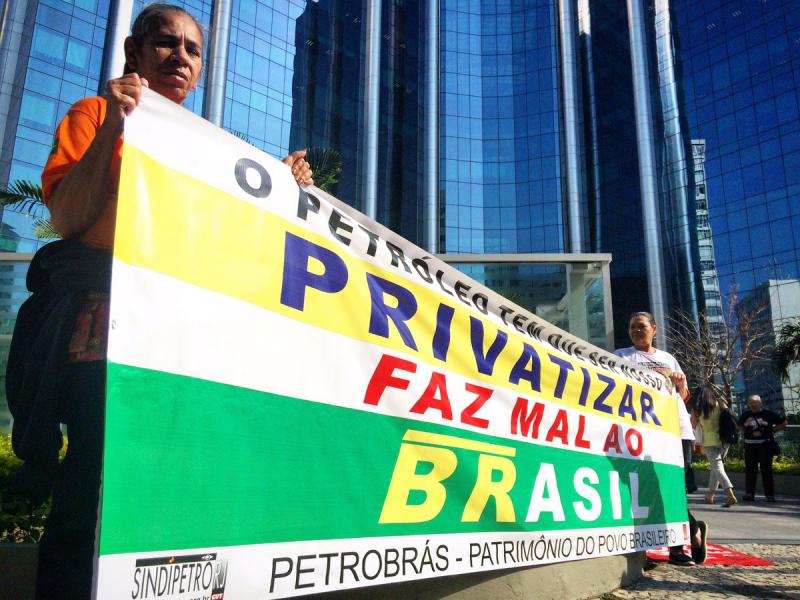 Erdölarbeiter in Rio de Janeiro im Streik: "Das Erdöl muss uns gehören - Privatisieren schadet Brasilien"