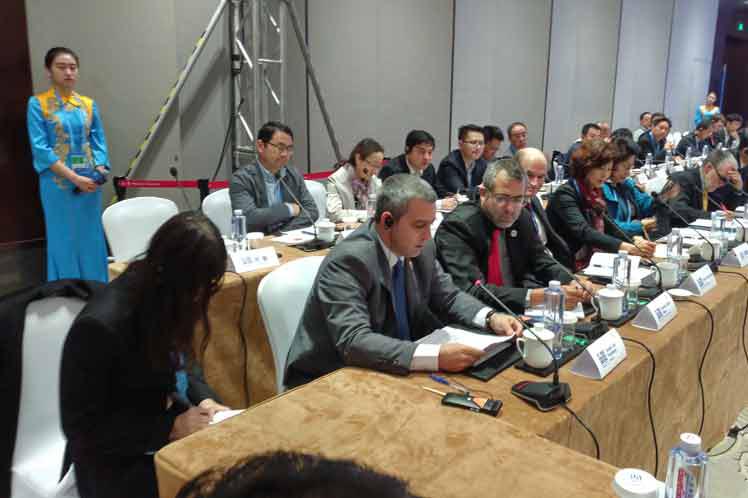 Jorge Luis Perdomo bei seinem Beitrag auf der III. Weltinternetkonferenz in China