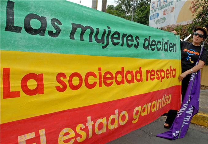 Kampagne in Kolumbien für die Legalisierung des Schwangerschaftsabbruchs: "Die Frauen entscheiden. die Gesellschaft respektiert, der Staat garantiert"
